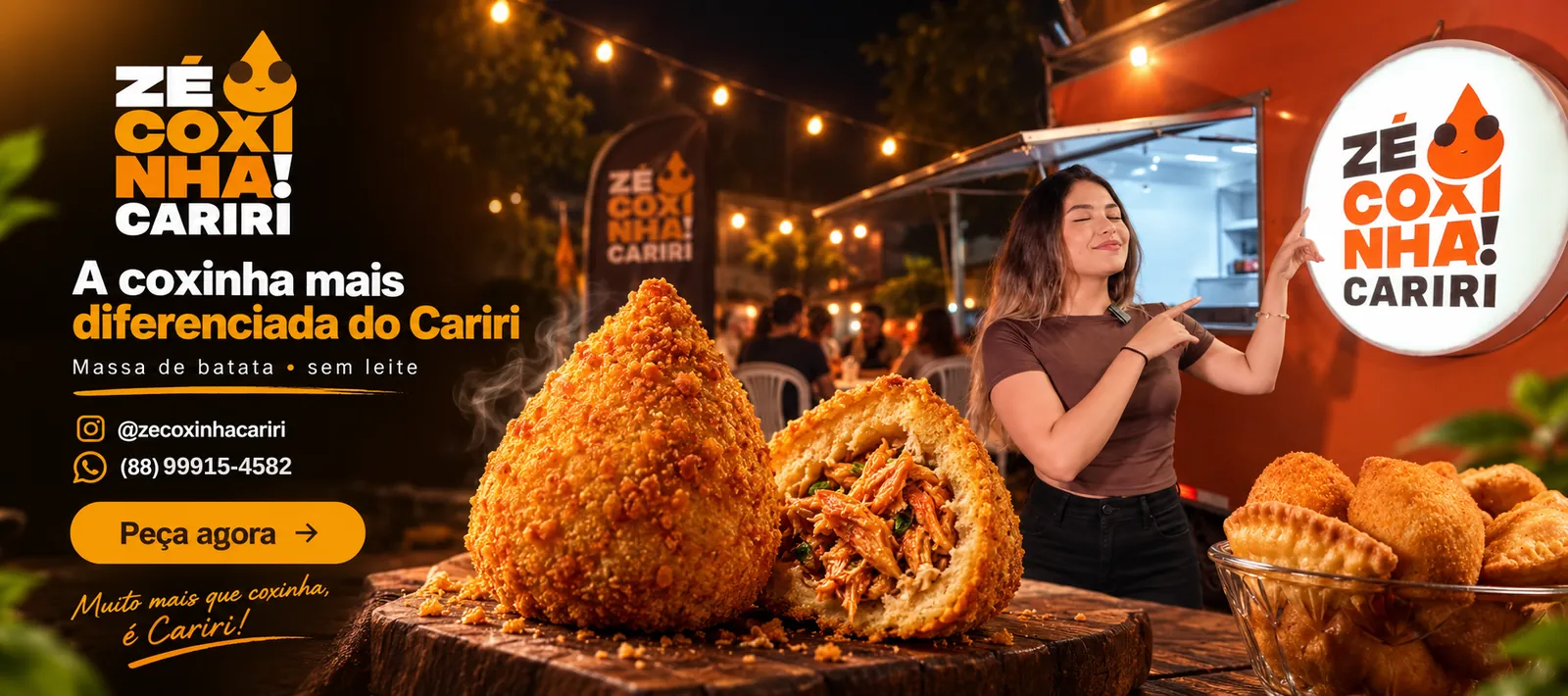 Zé Coxinha Cariri, muito mais que coxinha, é Cariri: coxinha aberta com recheio ao lado do food truck iluminado em Juazeiro do Norte